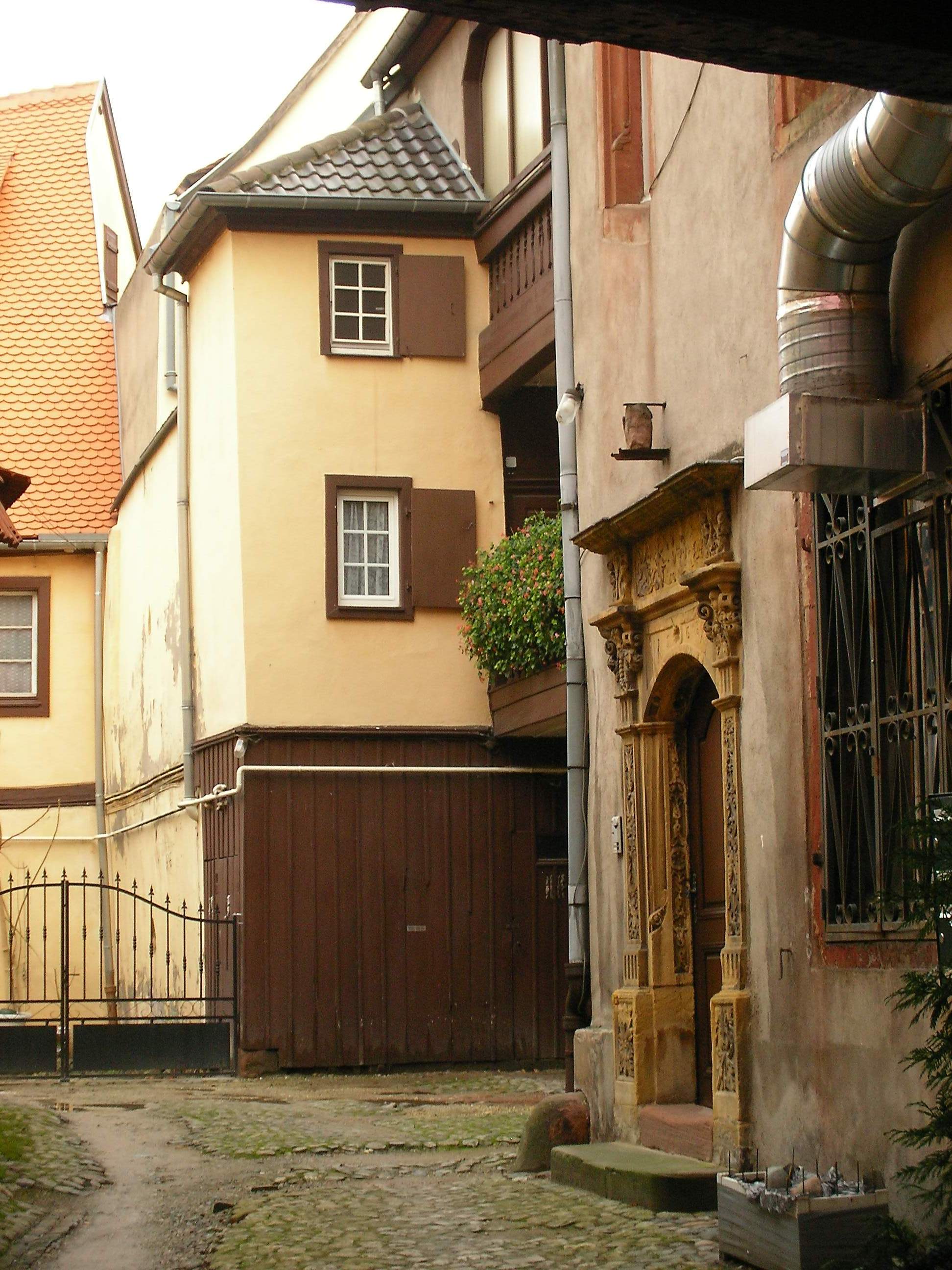 Interior courtyard of the house in 15 rue Berthe-Molly in Colmar (Haut-Rhin, France).