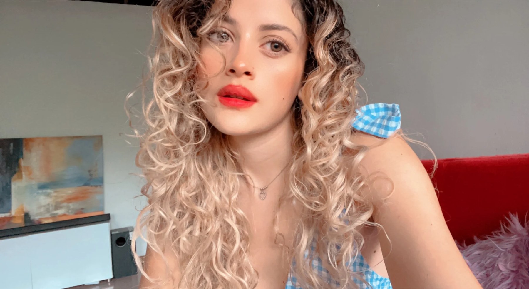 alana15, photograph published on her own streaming profile