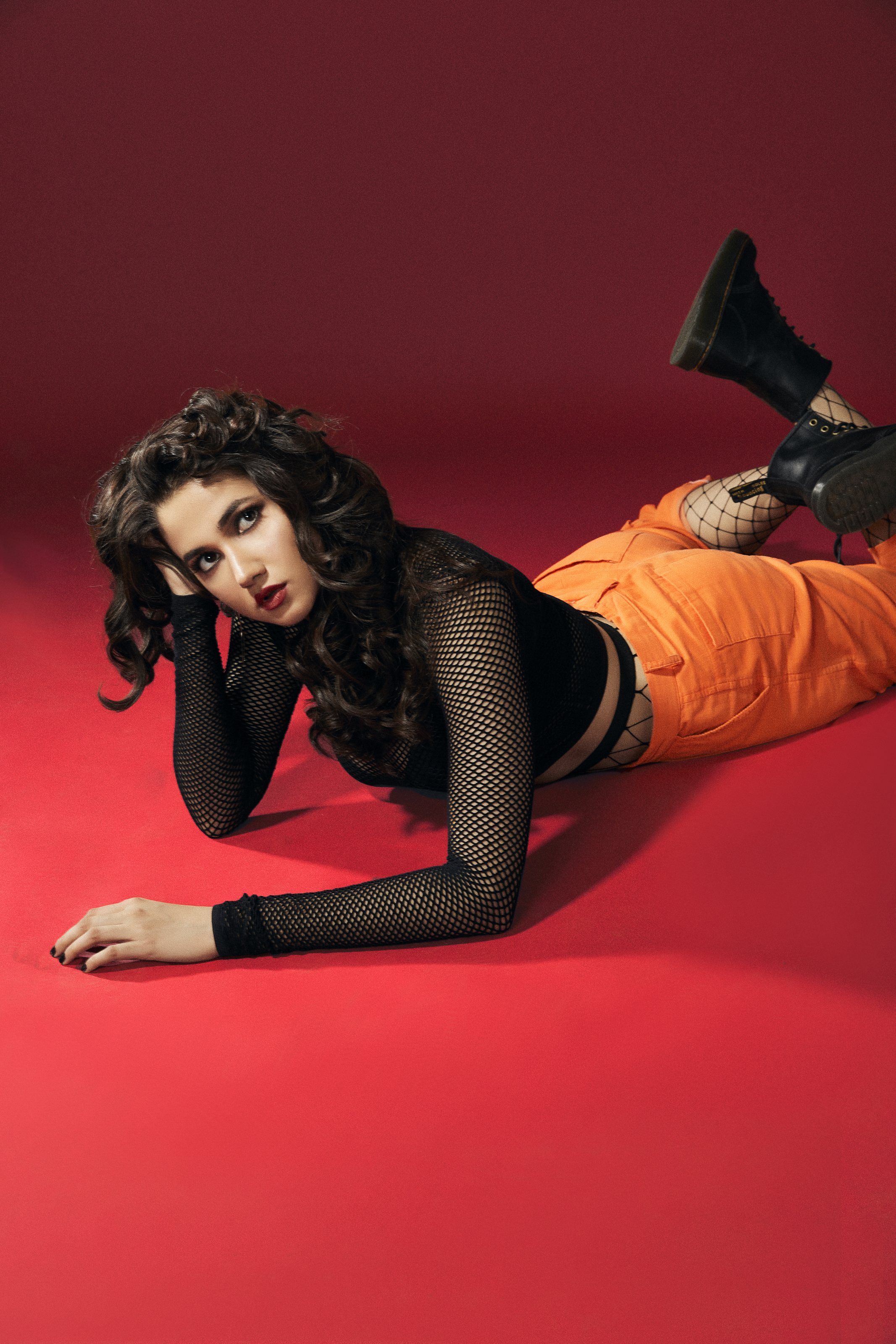 The photo depicts Jhalli during a photoshoot for her song 'Don't Come Back'