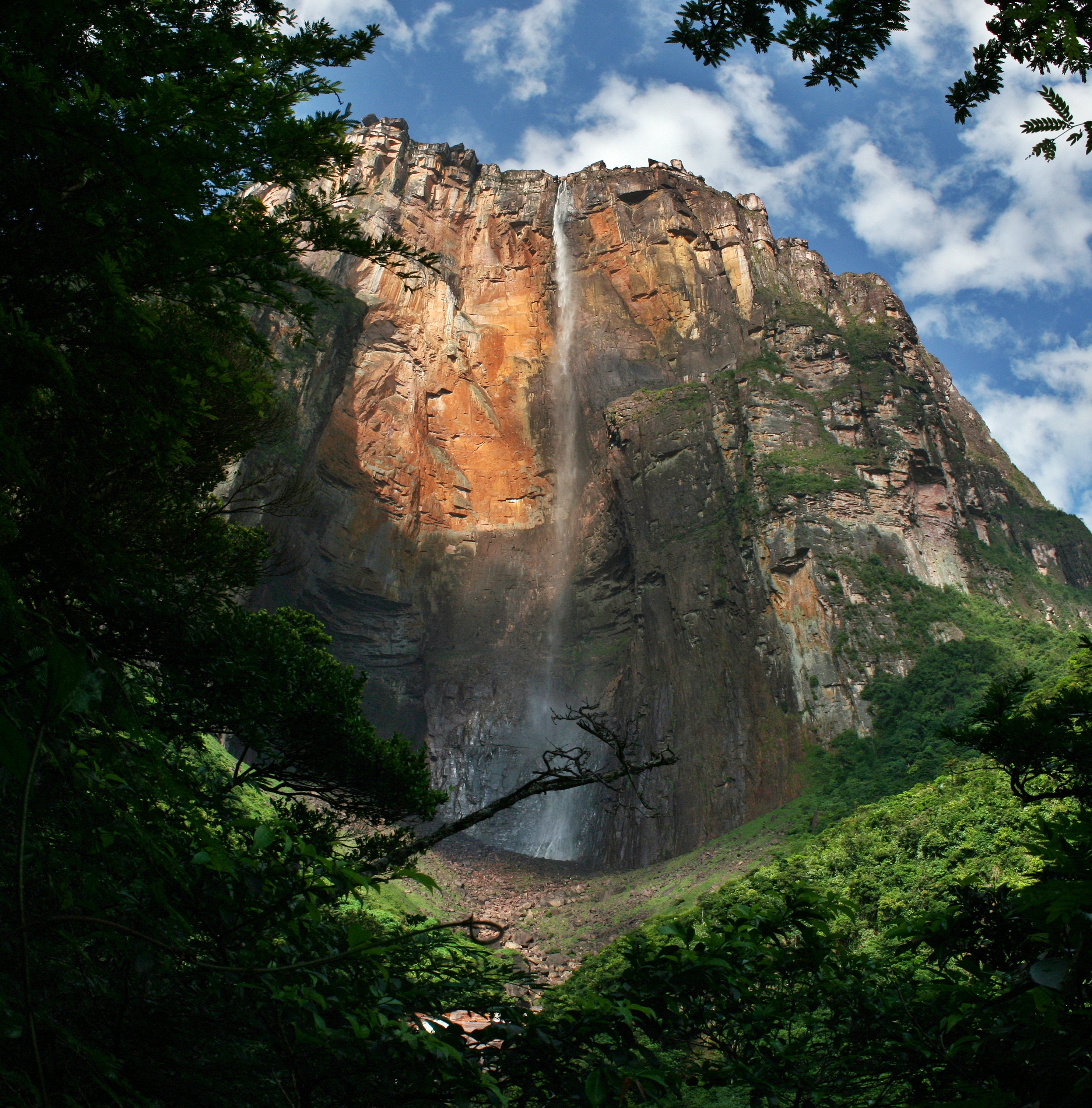 View of the   Salto Angel   (Angel Falls, named after  Jimmie Angel ) from the path overlooking the right bank of the creek created by the falls. Picture taken during dry season, when the falls have a small discharge. An