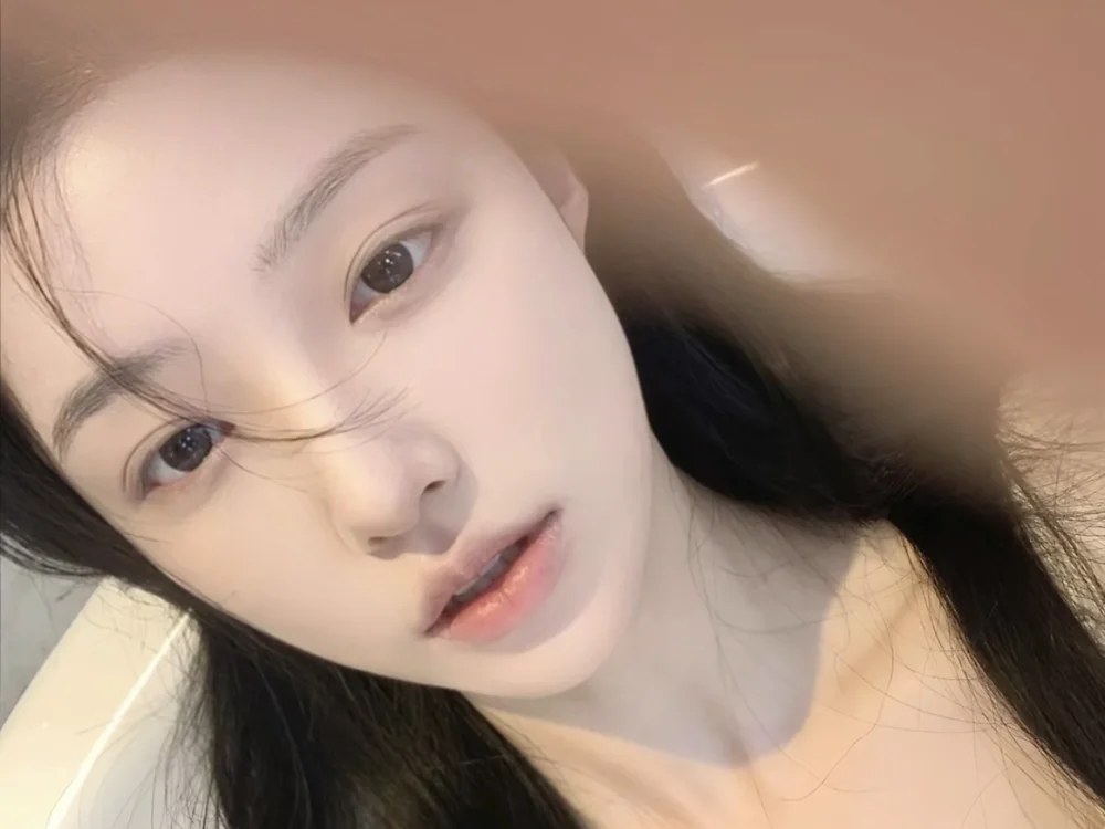 bdbdzs, preview image from her own streaming profile