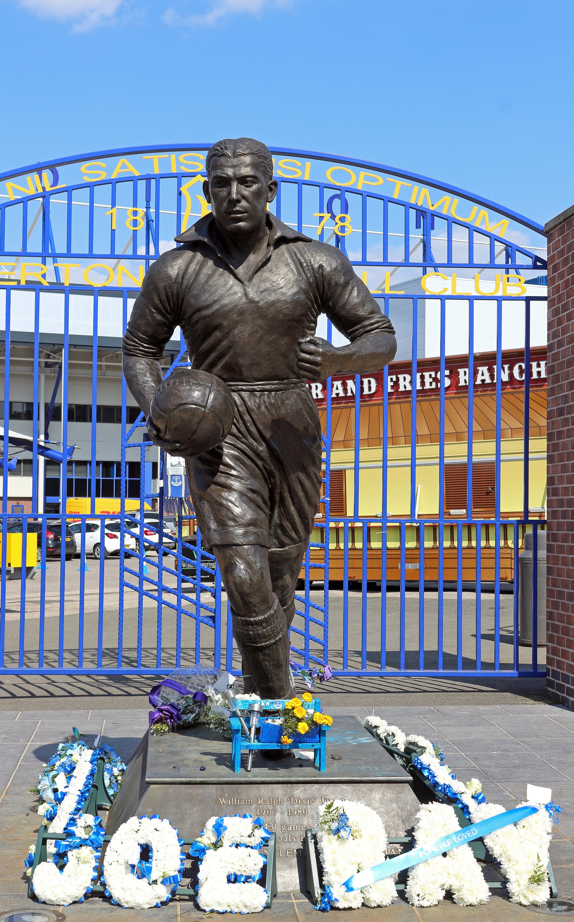 The status of Dixie Dean, legendary Everton FC player, in front of Goodison Park.