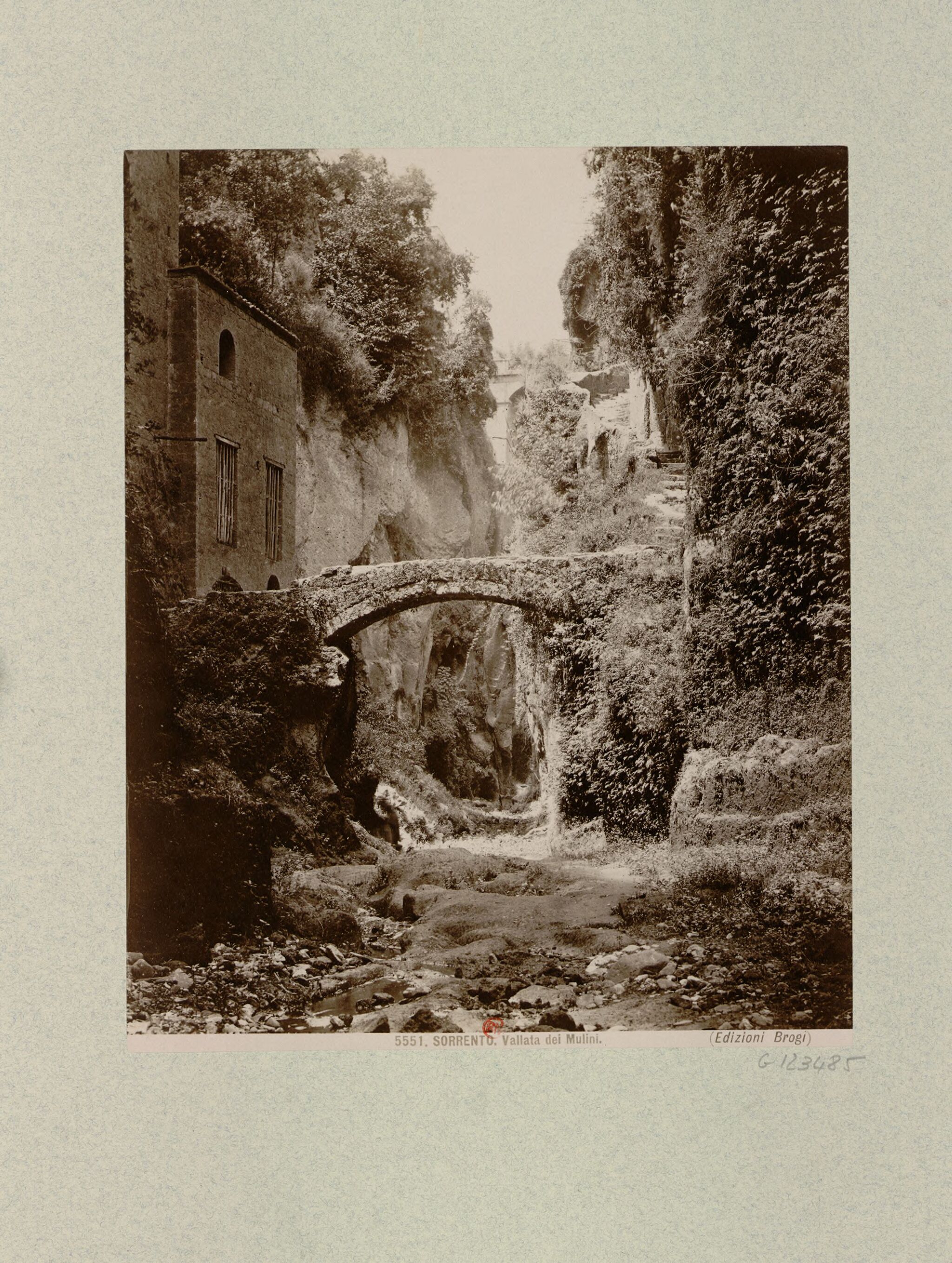 Sujet : Italie
 Comprend : [Vérone, Sienne, Lac de Côme, Ferrare, Pise, Padoue, Milan, Florence, Pavie] ; [Vérone, Gênes, Sienne, Pise, Palerme, Venise] ; [Florence, Orvieto, Venise] ; [Pompei, Naples, Vérone, Ferrare, O