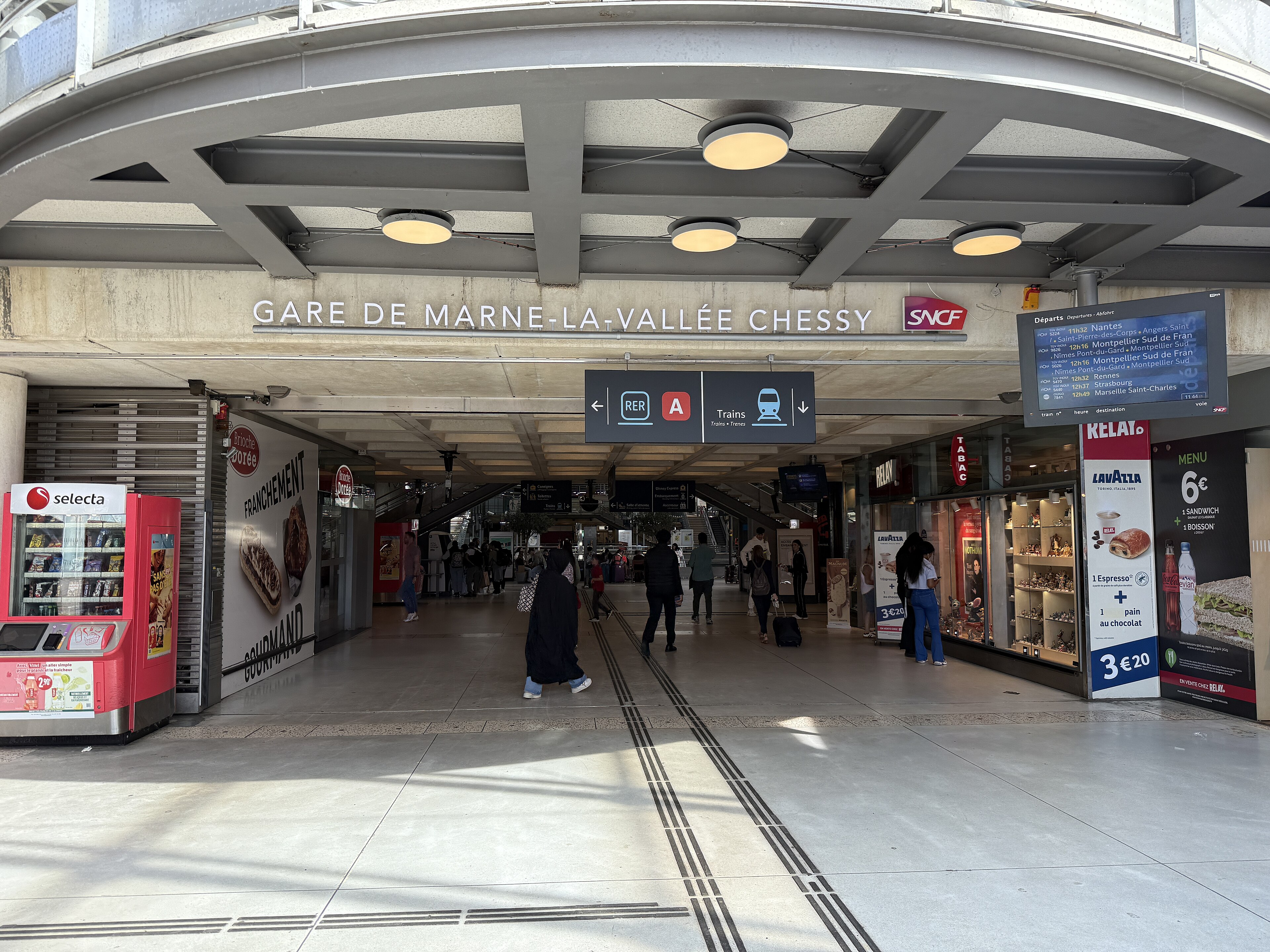 Gare de Marne-la-Vallée - Chessy, Chessy.