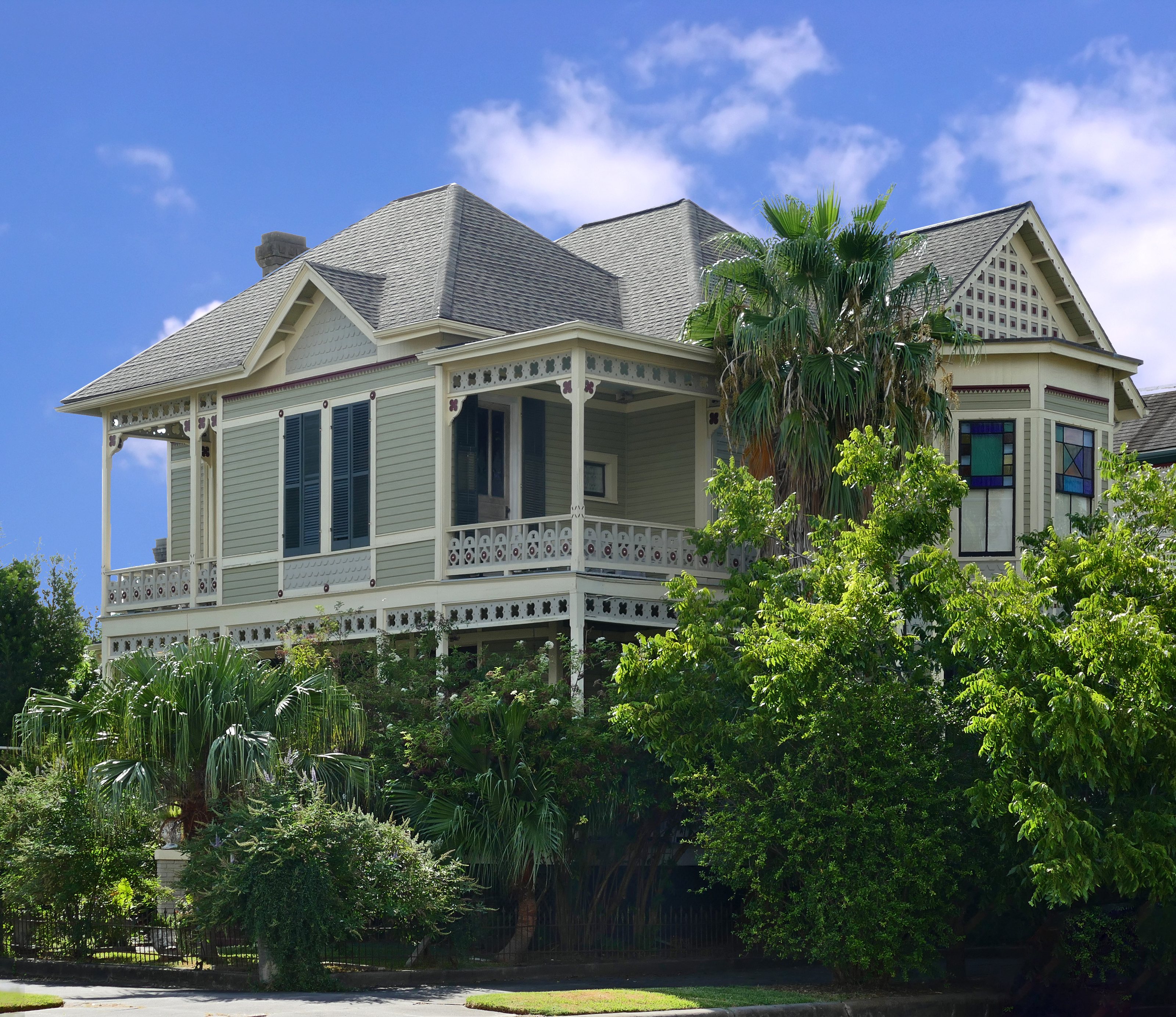 Isabella O. Maas was an opera singer, pianist and the sister of composer and impresario Jacques Offenbach. Built in 1886, this residence was shared by Mrs. Maas and her daughter and son-in-law, Rosana and Nathan Redlich.