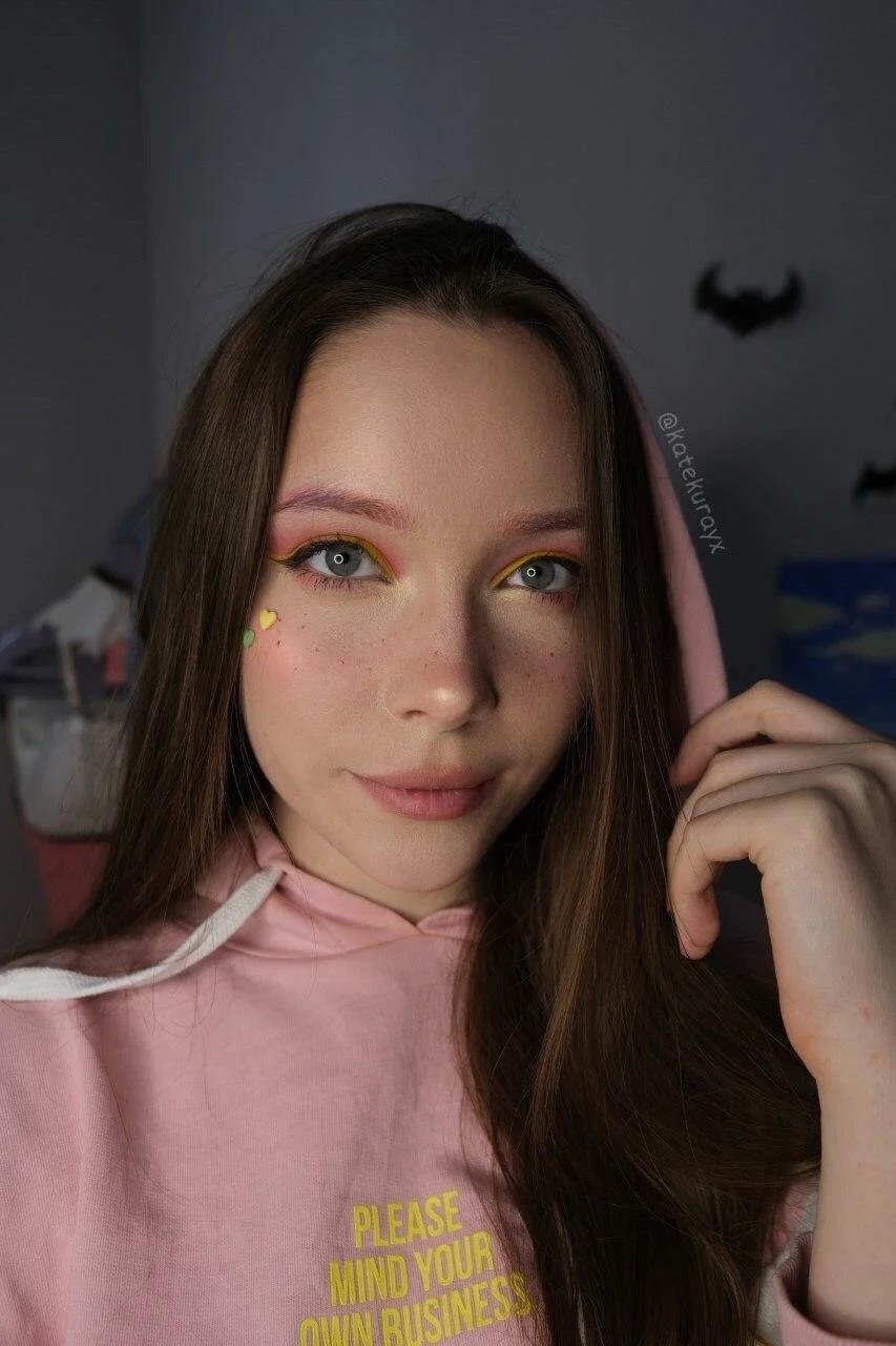 katekuray, photograph published on her own streaming profile