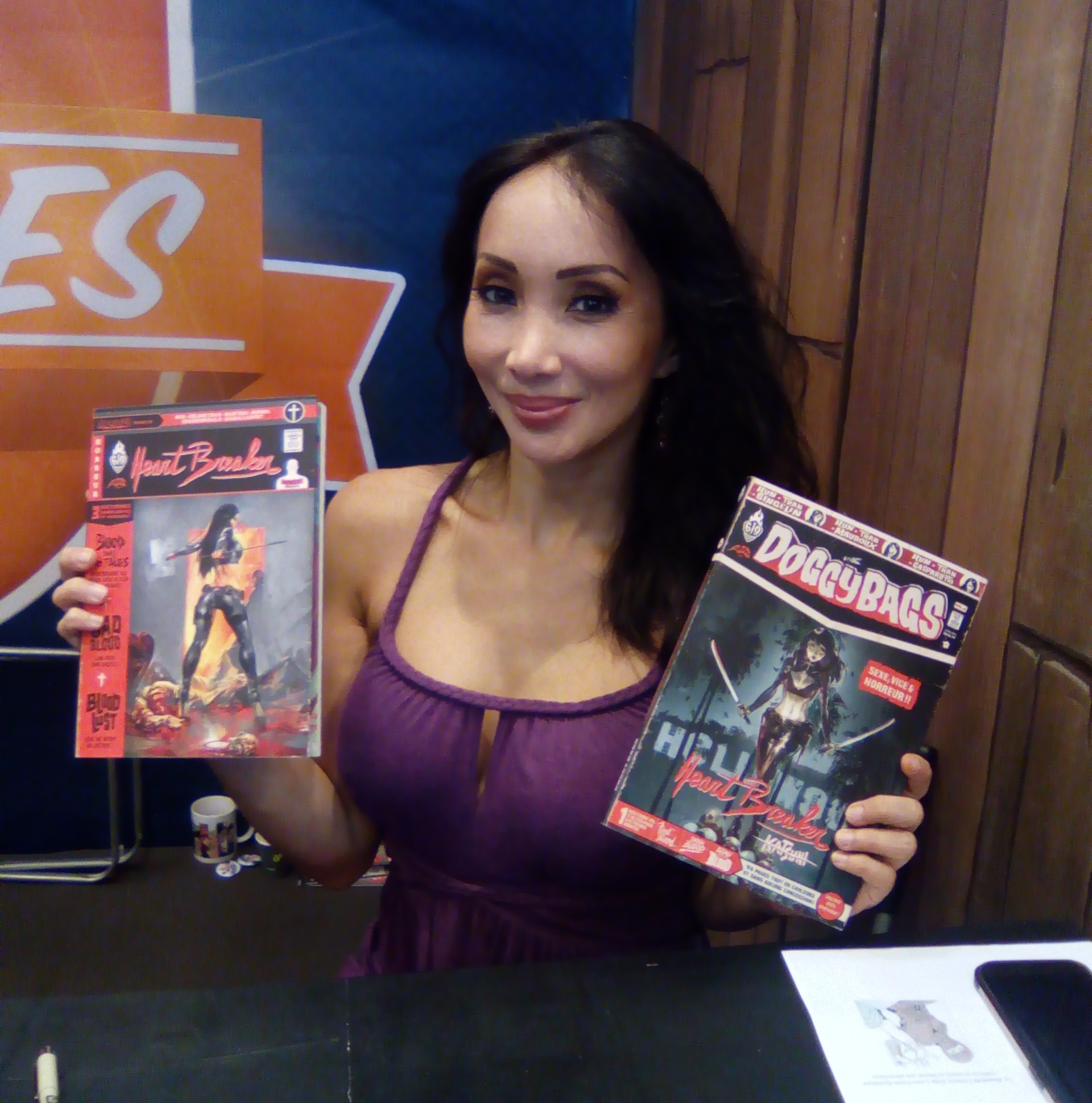 Céline Tran (Katsuni) en dédicace au stand Ankama à la Japan expo