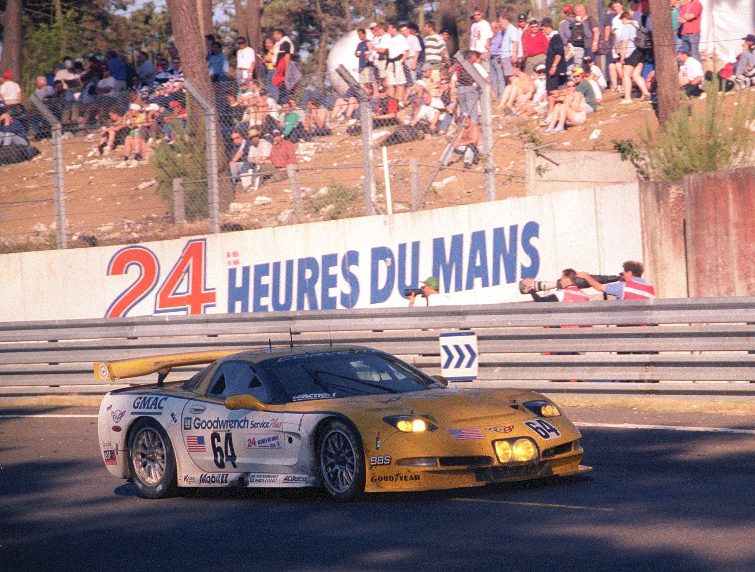 Chevrolet Corvette C5-R - Kelly Collins, Andy Pilgrim & Franck Freon in the Esses at the 2000 Le Mans