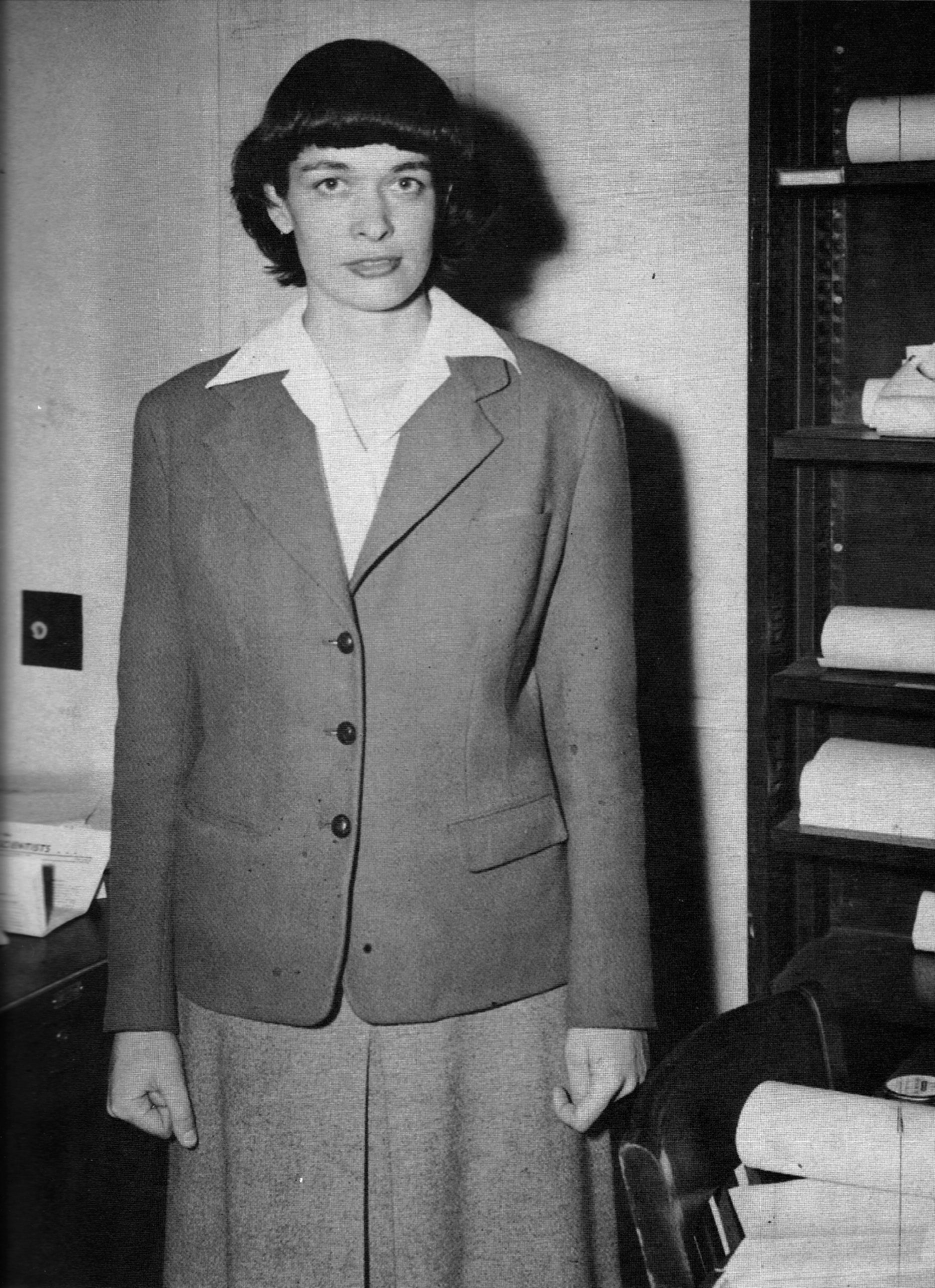 Leona Woods Marshall at the University of Chicago in 1946