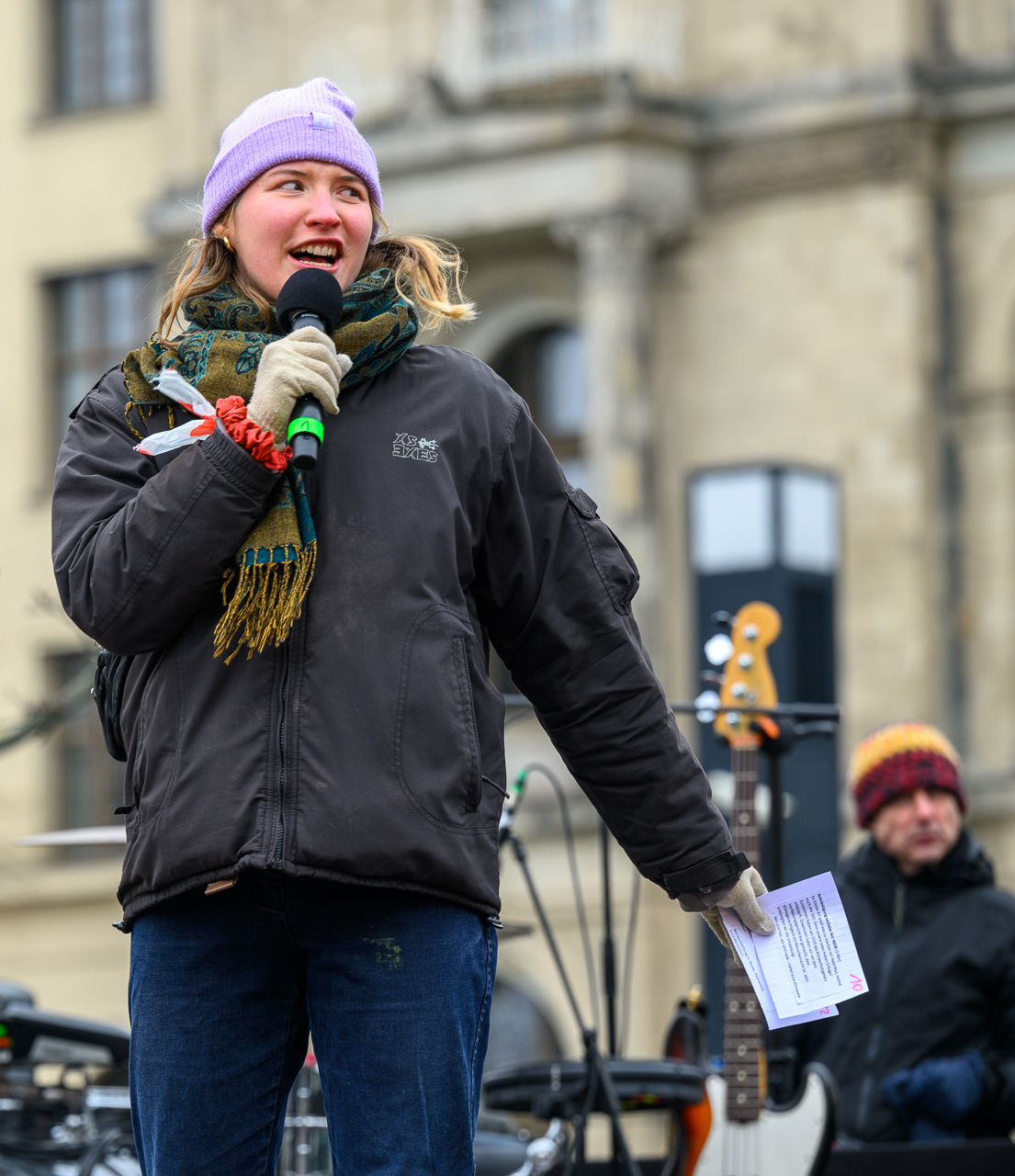 Linda moderiert den 12. globalen klimastreik von Fridays for Future in Berlin. Invalidenpark, Berlin, 03.03.23