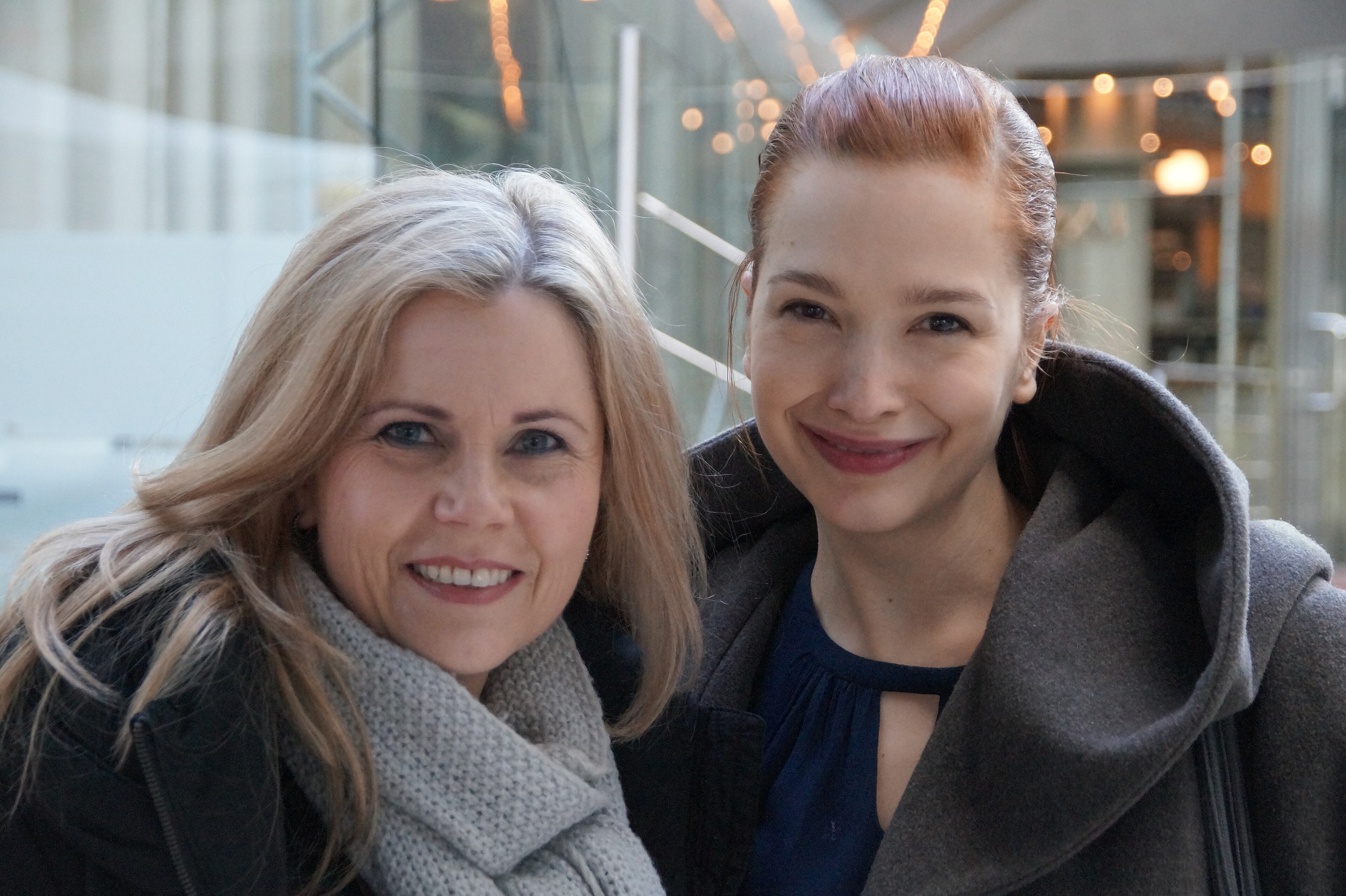 Michaela Schaffrath und Uta Kargel bei der Verleihung des Kurzfilmpreises "Blaue Blume", am 10.02.2016, im Sony Center Berlin.