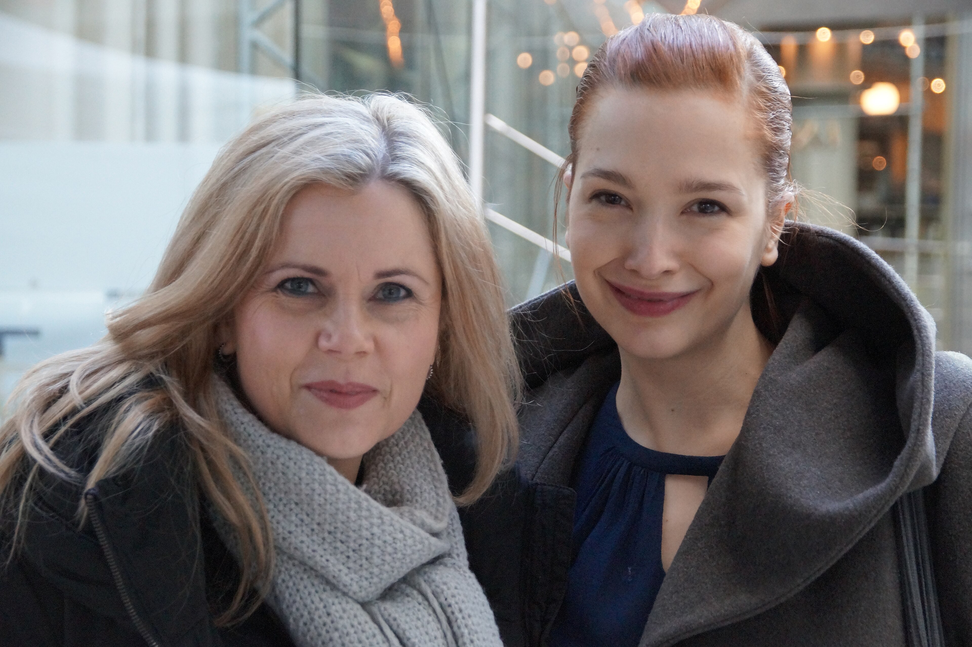 Michaela Schaffrath und Uta Kargel bei der Verleihung des Kurzfilmpreises "Blaue Blume", am 10.02.2016, im Sony Center Berlin.
