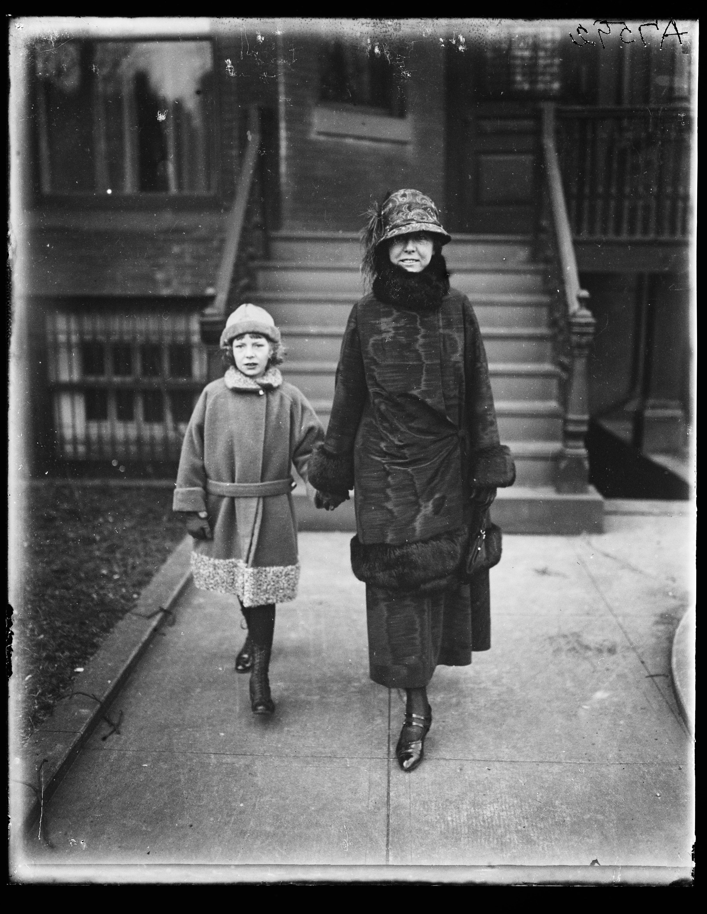 Title:  Mrs. Izetta Jewell and daughter
 Abstract/medium:  1 negative : glass ; 4 x 5 in. or smaller