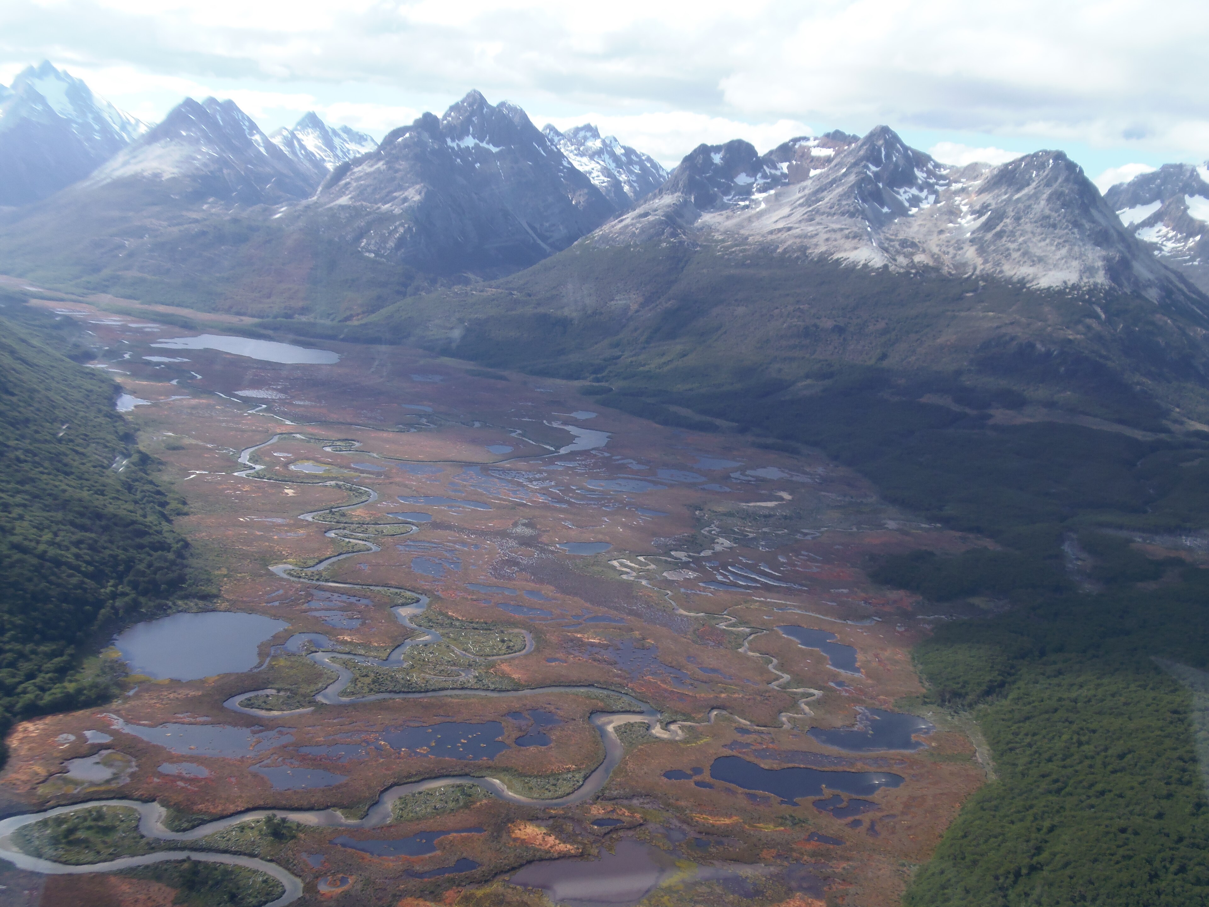 Río Olivia, Tierra del Fuego, desde un helicoptero .