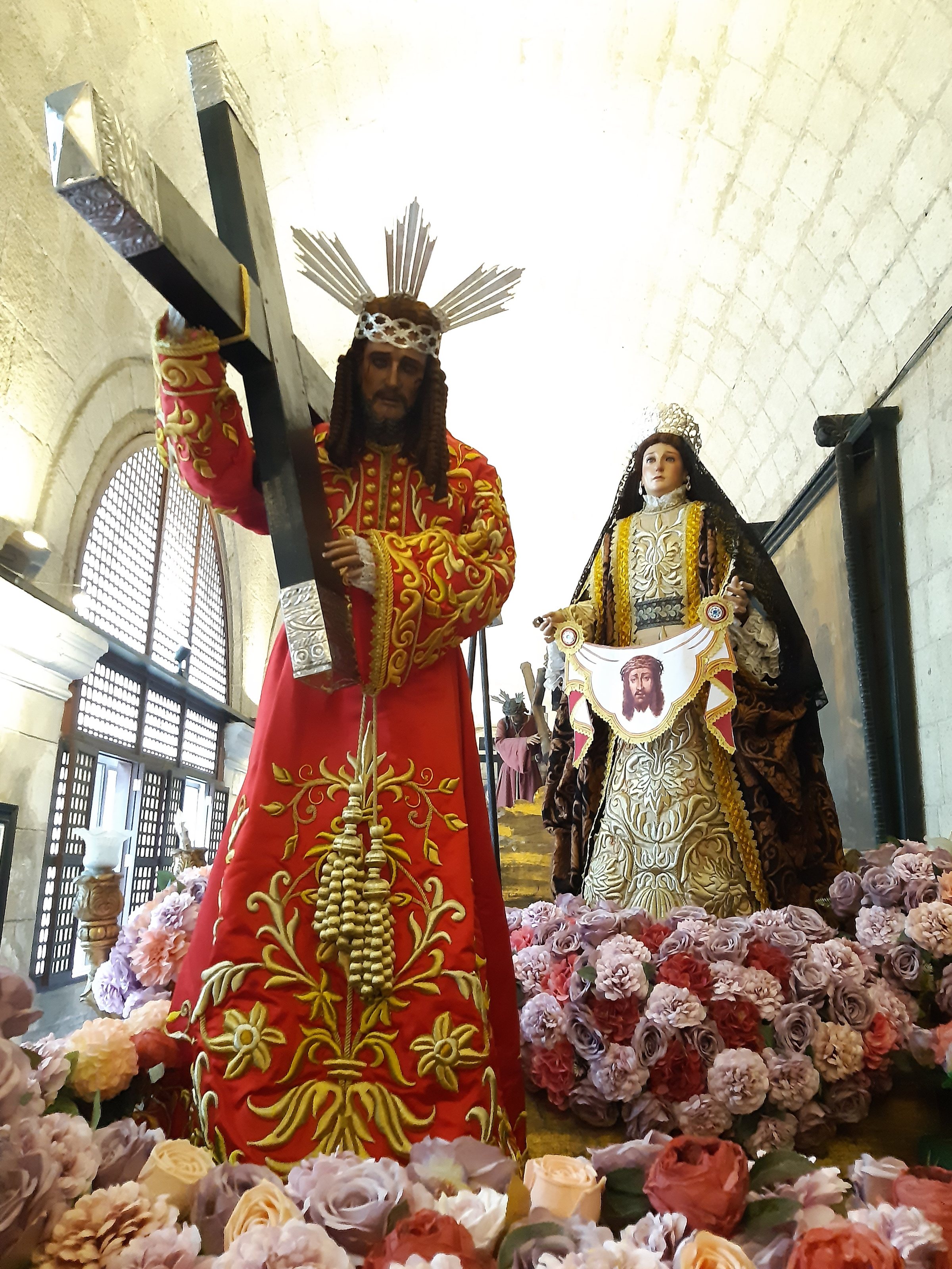 Image of Jesus with Saint Veronica mounted on a processional float or "carroza." Exhibited in the 2024 Lenten exhibit of the San Agustin Church and Museum, Manila.