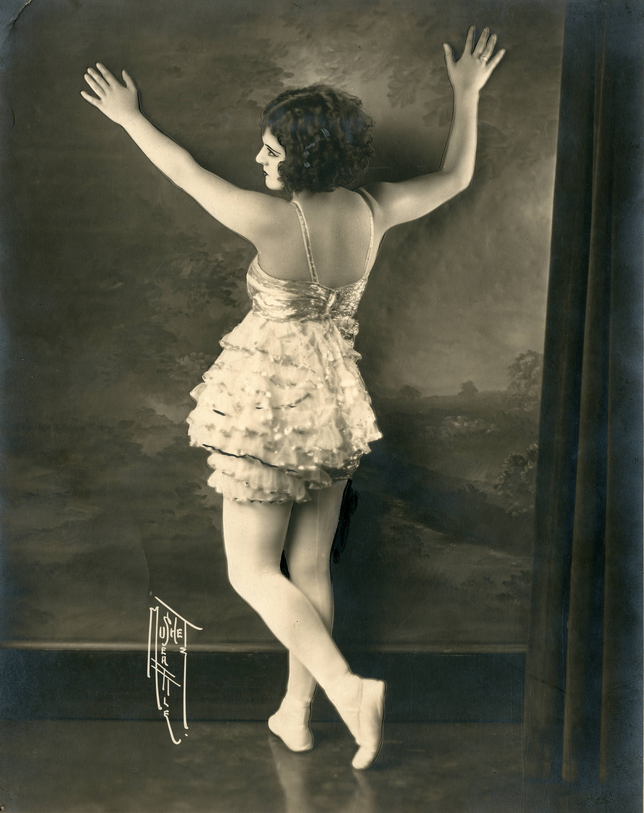Violet Myers, stage actress 
  Subjects: actresses