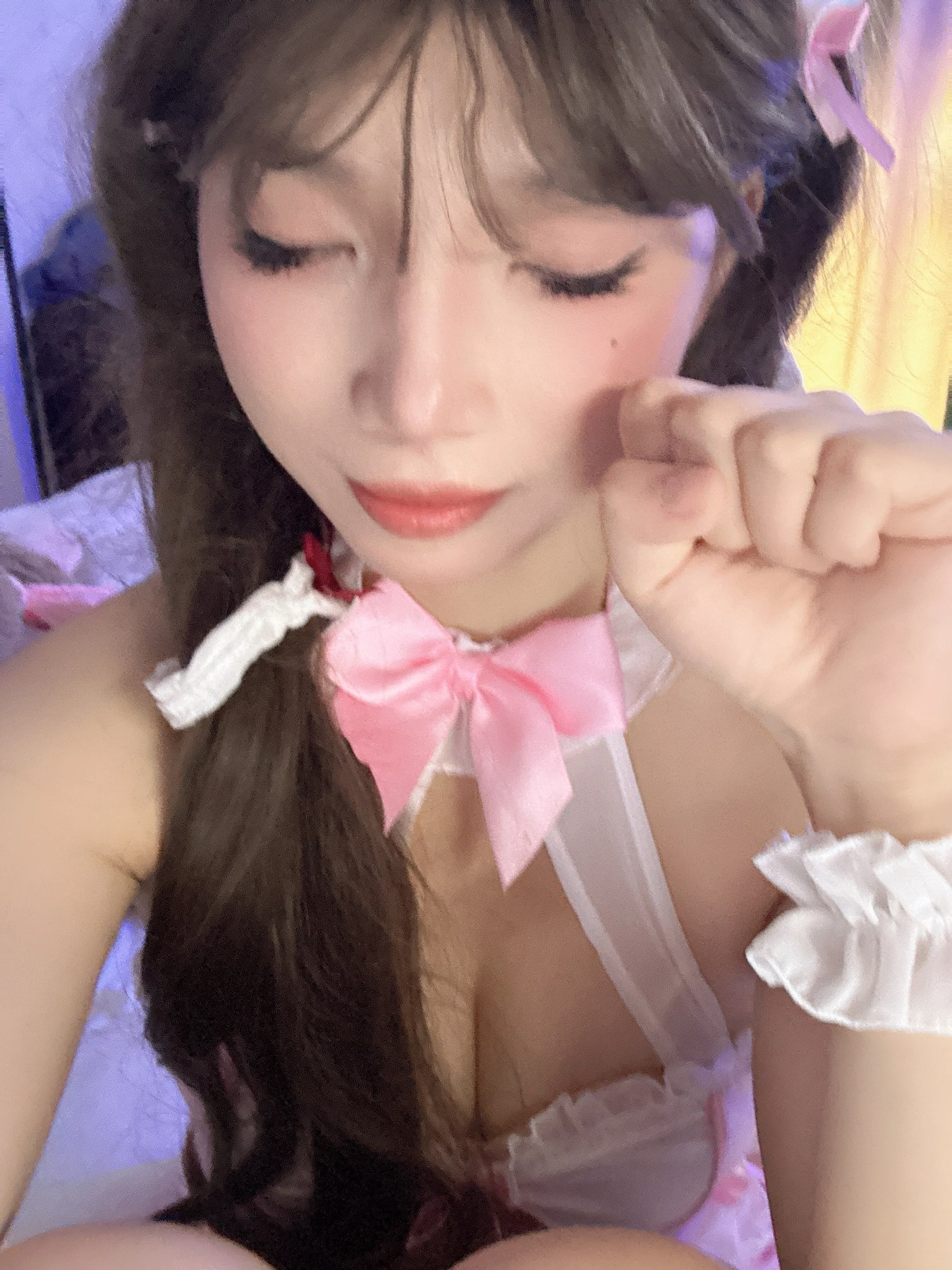 yiyi-707, photograph published on her own streaming profile