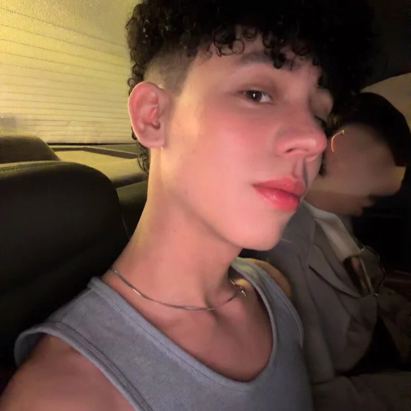 yoursexyjose, profile portrait published on her own streaming profile