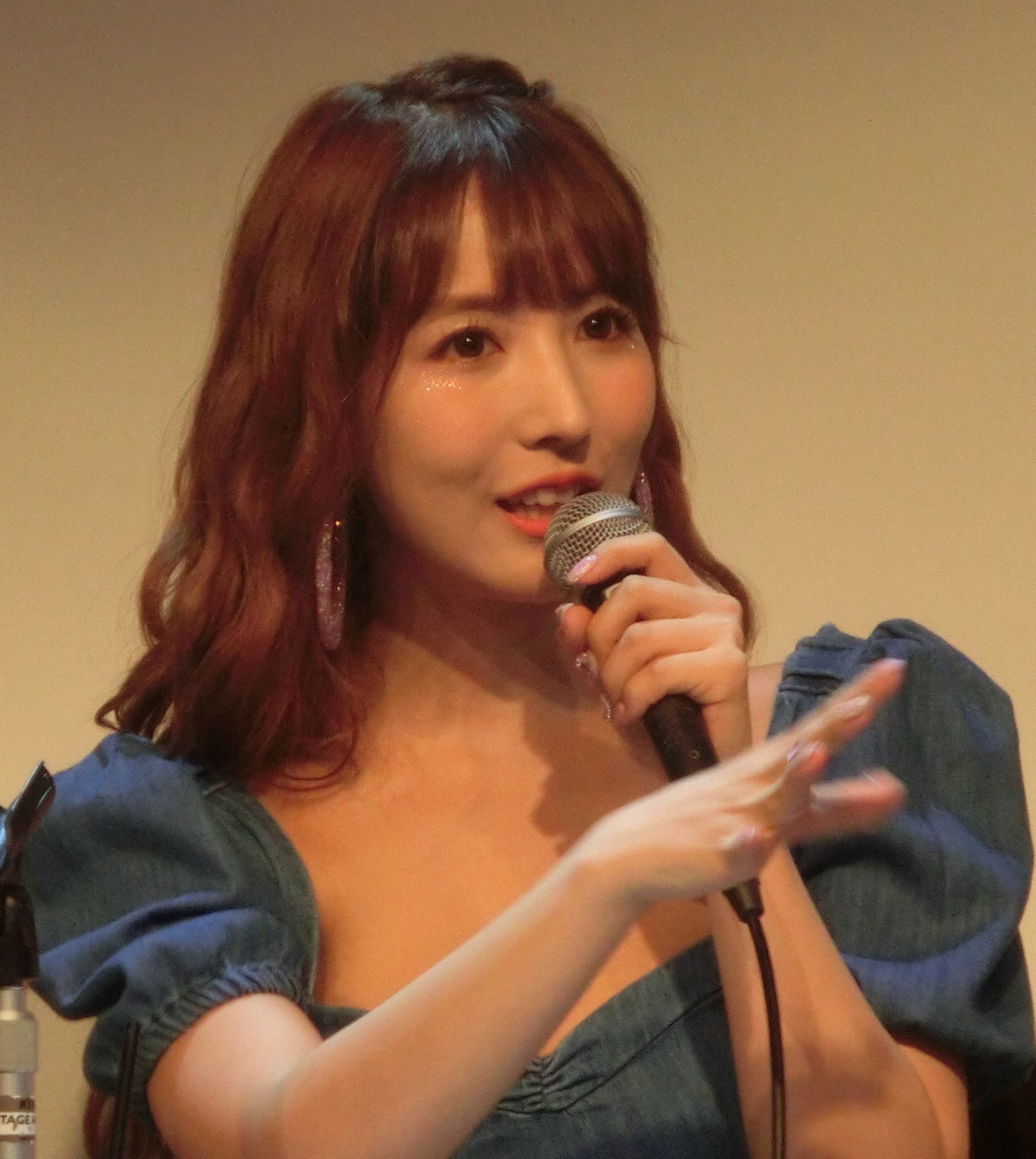 Yua Mikami photograph